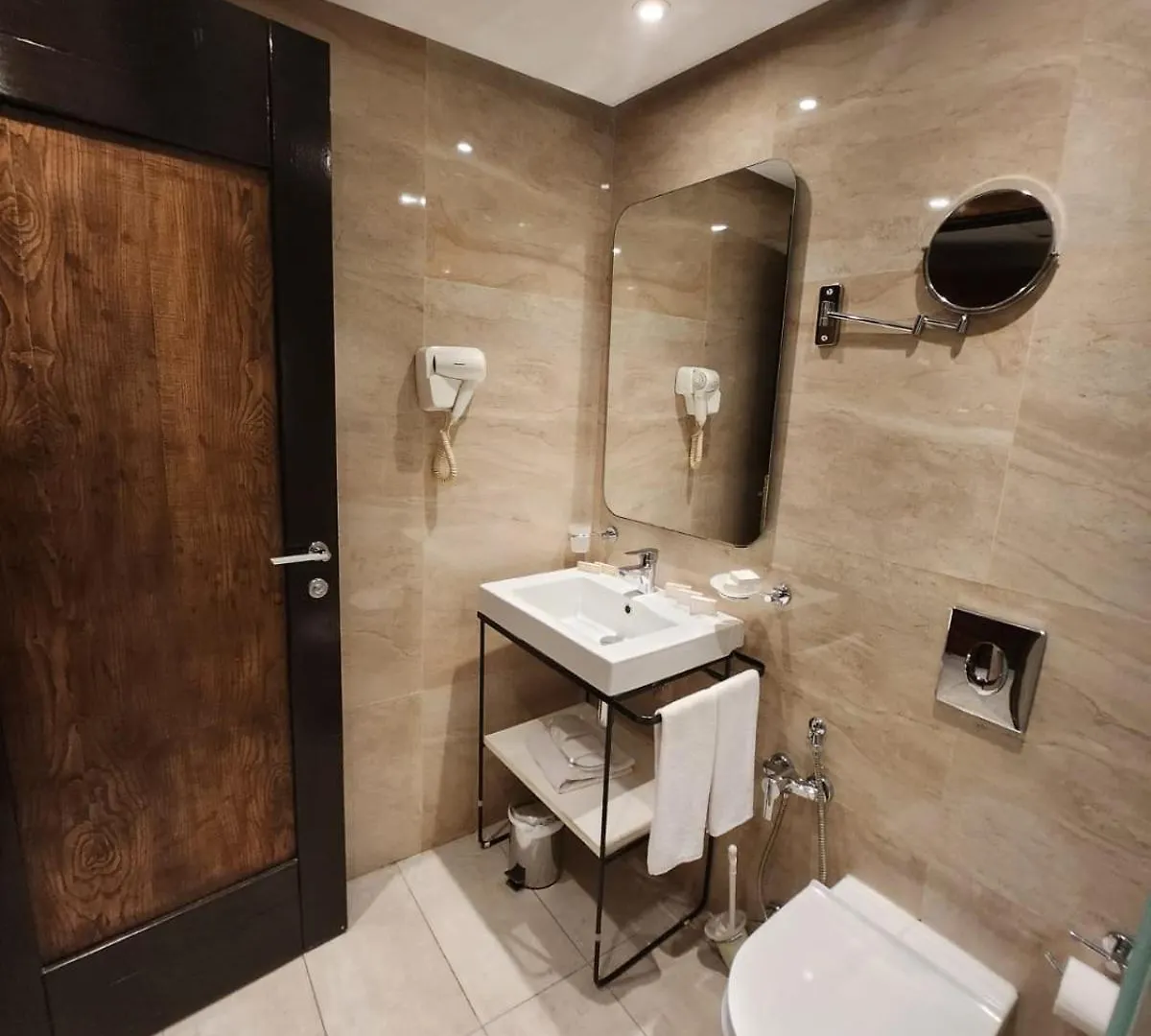 Samarons Hotels Арьяна